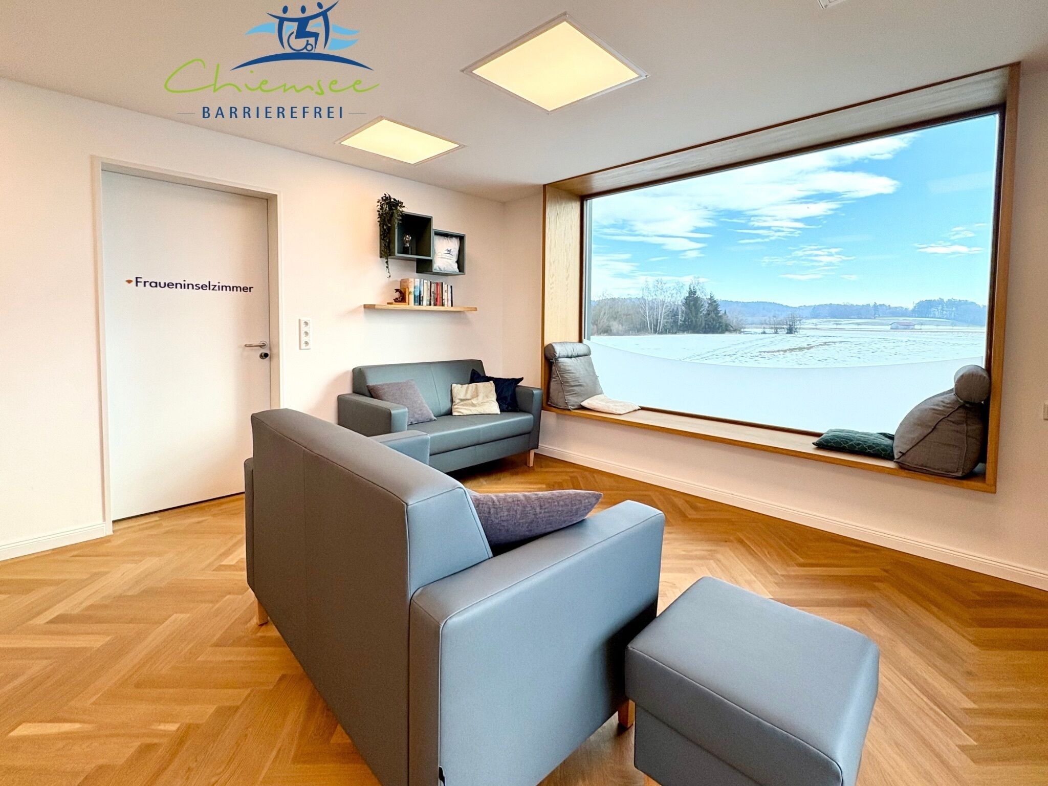 Deluxe Condo | Living area