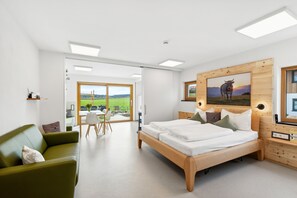 家庭公寓客房, 2 間臥室, 無障礙, 露台 | 高級寢具、獨特裝潢、布置獨特、遮光布/窗簾