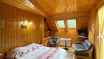 8 bedrooms, WiFi, bed sheets