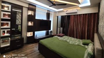 2 bedrooms, iron/ironing board, free WiFi, bed sheets