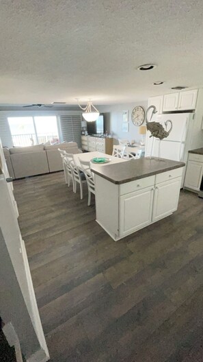 Interior - Relax by the sea! (Ormond Beach)