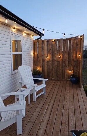 Terrace/patio - Cozy 2-bedroom house in beautiful North Rustico with WiFi, AC (North Rustico)