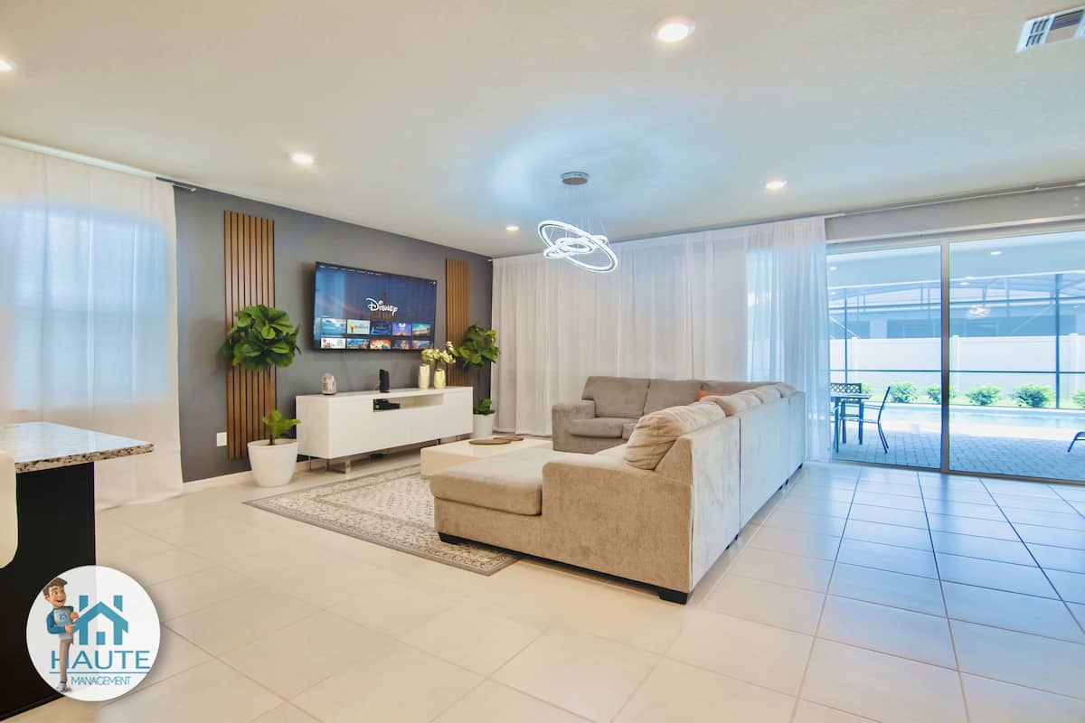 Exclusive House, Multiple Bedrooms, Private Pool | Living area