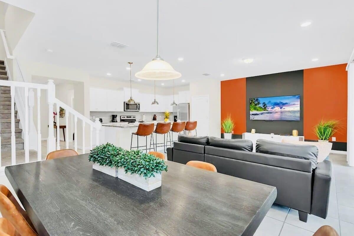 Deluxe House, 5 Bedrooms | Living area
