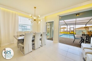 บ้านคอมฟอร์ท | บริเวณนั่งเล่น