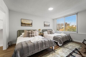 2 bedrooms, desk, iron/ironing board, WiFi