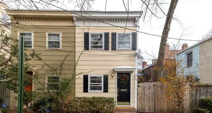 Charming 1920s Townhome in Old Town!