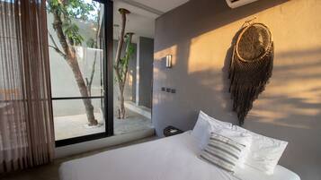 Suite junior | Ropa de cama de alta calidad y escritorio