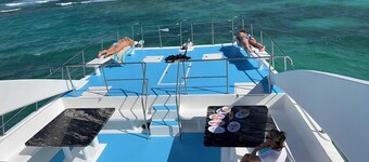 🏝 Full-day Yacht Adventure: Fun Memories, Captain & Crew Included🤩