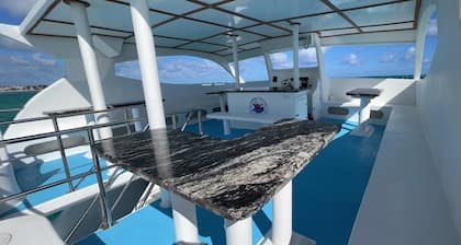 đ Full-day Yacht Adventure: Fun Memories, Captain & Crew Includedđ€©