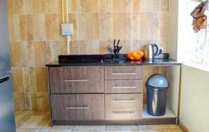 Apartamento | Cozinha privada | Geladeira, micro-ondas, fogão, cooktop