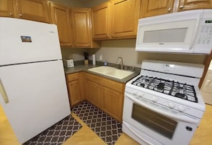 Private kitchen - Central IL Homestead  (Wenona)