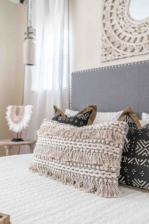 3 habitaciones, tabla de planchar con plancha, wifi y ropa de cama