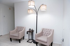 Interior - Rustic 3 BR Home Near Major Attractions! Kissimmee/Orlando (Kissimmee)