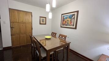 Appartement Affaires | Salle à manger