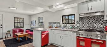 Downtown Burgundy Bungalow w/Fully Fenced Yard, AC, W/D, 3 Smart TVs, Fast WiFi