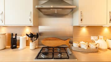 Apartment | Private kitchen | Fridge, microwave, oven, stovetop