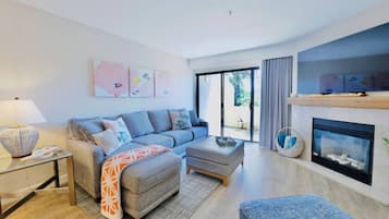 Smart TV, chimenea, videojuegos y libros