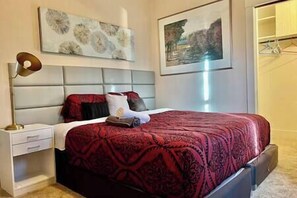 2 bedrooms, iron/ironing board, WiFi