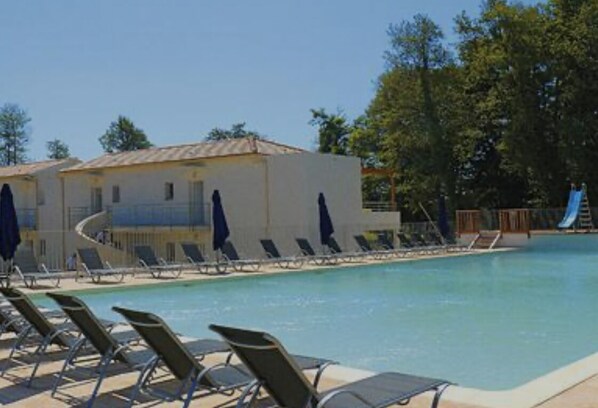 حمّام سباحة خارجي