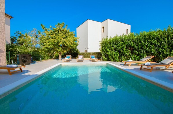 A heated pool - Villa Natalia by Istrabook (Pula)