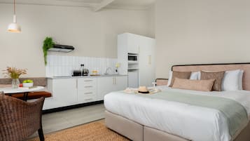 Luxury Studio, 1 King Bed | 2 bedrooms, desk, laptop workspace, free WiFi