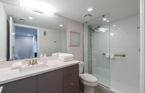 Bathroom - Presidential Suite, exquisite bedroom, bathroom & fully equipped kitchen (Naples)