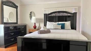 2 habitaciones, tabla de planchar con plancha, wifi y ropa de cama