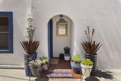 Cozy Getaway with all the Charm!
