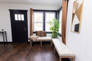 Interior - Flagship Park - 10 Mins to Everything! (Kansas City)