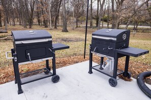 Property grounds - Flagship Park - 10 Mins to Everything! (Kansas City)