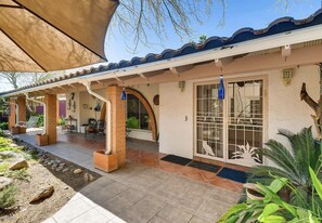 Exterior detail - Desert Oasis (Tempe)