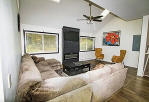 Smart-TV, Kamin, Tischfußball