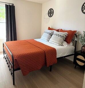 3 bedrooms, desk, iron/ironing board, free WiFi - The Hillside Hacienda located in the heart of Yuma. Hospital Nearby. (Yuma)