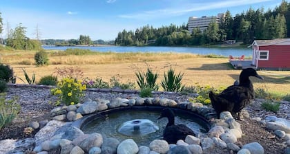 Peaceful Beachfront Cottage - Large Deck & Fire Pit - Gorgeous Views & Wildlife