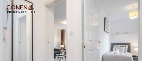 Apartment | 2 bedrooms, iron/ironing board, free WiFi, bed sheets