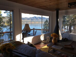 Interior - LAKEFRONT & DOCK, Fishing, 2 fire pits, Fireplace, 2 mi slopes, Tesla -Pets, (Big Bear Lake)