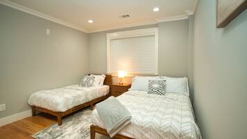 2 habitaciones, tabla de planchar con plancha y wifi