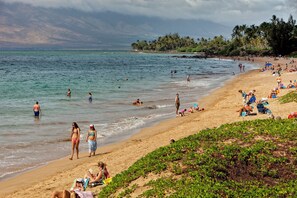 Beach nearby, sun loungers, beach towels