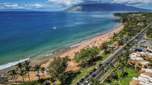 Beach nearby, sun loungers, beach towels