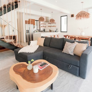 Smart TV, fireplace