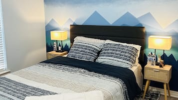 4 bedrooms, desk, WiFi