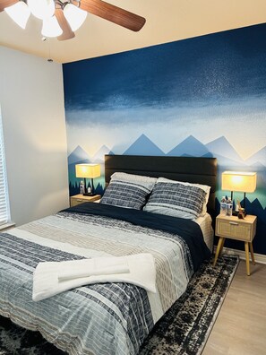 4 bedrooms, desk, WiFi - Charming Luxury Convenience Spacious Home Burleson (Burleson)