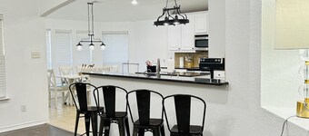 Charming Luxury Convenience Spacious Home Burleson