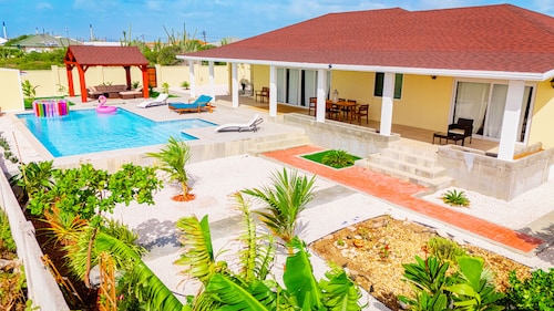 Lovely Villa at Baby Beach Aruba, 2 mins to Beach, Big Pool, perfect for family