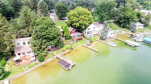 Lakeside Luxury: 3BR Retreat on Eagle Lake!