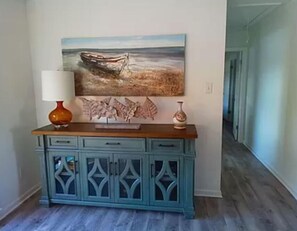 Interior - Beautiful lakefront home new to market (Hot Springs)