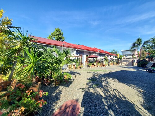 AVE Homes D- 2 BDRMS, Parking, A/C, WiFi, Netflix