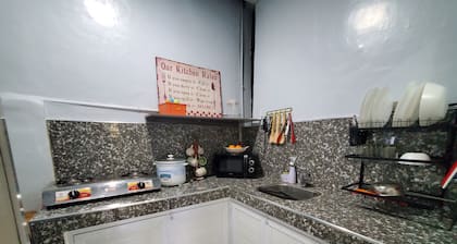 AVE Homes D- 2 BDRMS, Parking, A/C, WiFi, Netflix
