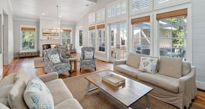 The Folly Peach - Experience Southern Charm in a Spacious Home Steps from the Ocean